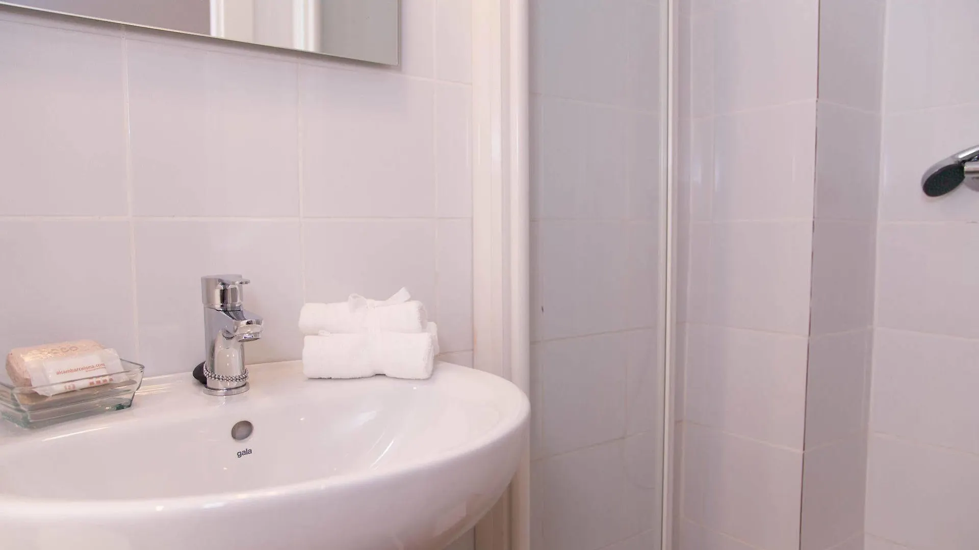 Alcam Books Apartment Barcelona Spain